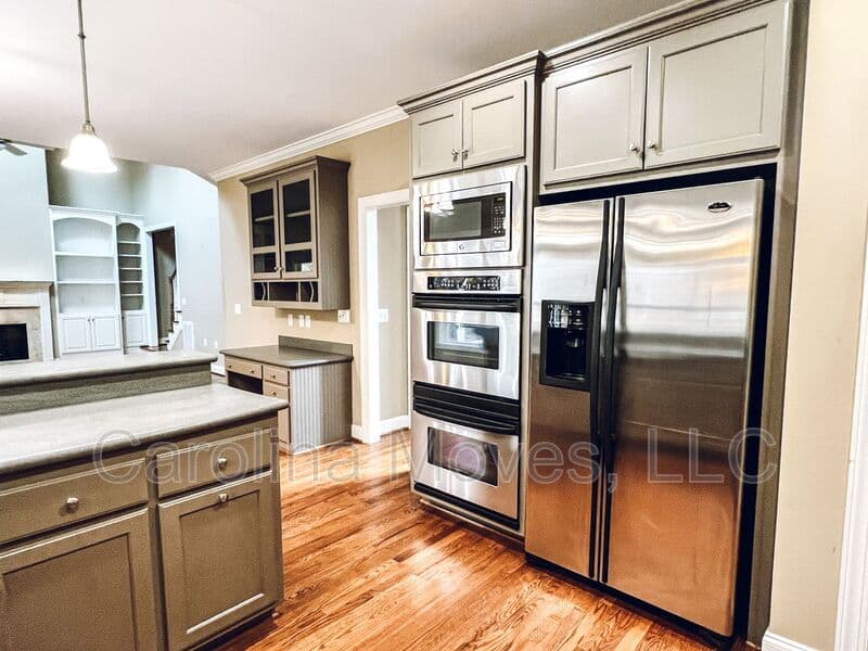 Simpsonville House: 702 Carriage Hill Road