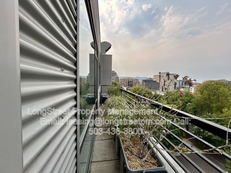 Portland Condo: 300 NW 8th Ave