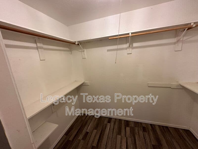 Mansfield House: 7185 Retta Mansfield Rd