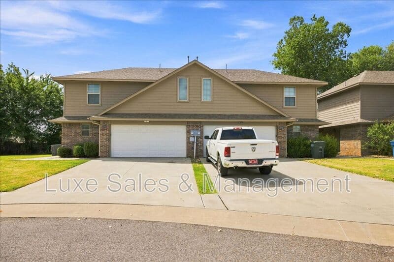 Edmond House: 2024 Buena Vida Lane
