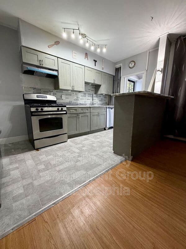 Philadelphia House: 7207 Sommers Rd