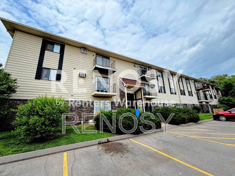 West Des Moines Condo: 1831 Fuller Road