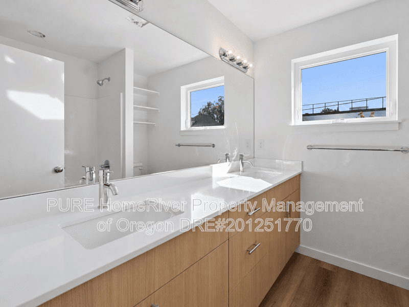 Portland Townhome: 2985 NE Emerson St