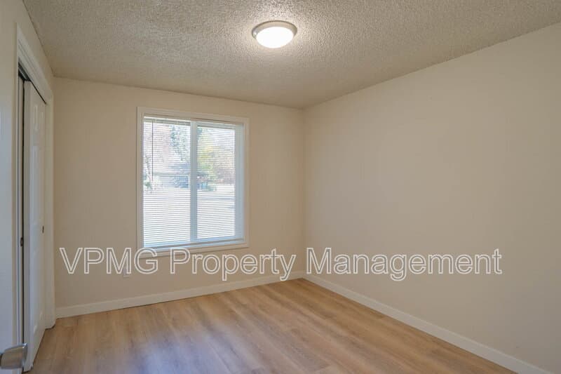 Vancouver House: 9407 Northeast 21st Street