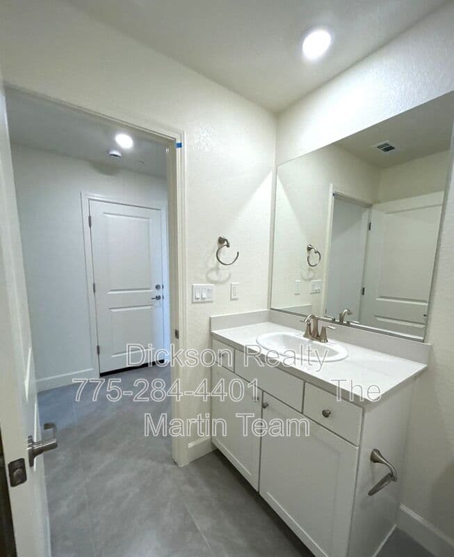 Sparks House: 963 Cascade Range Drive