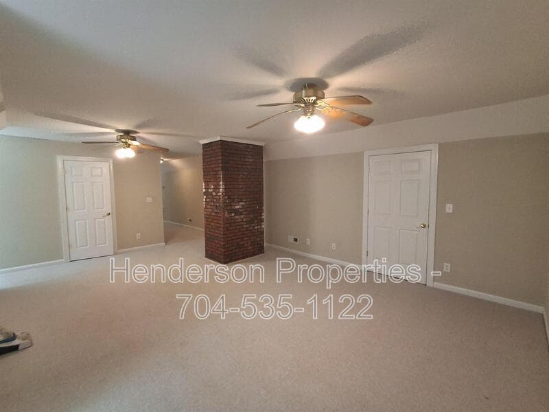 Norwood House: 5560 Old Thompson Rd