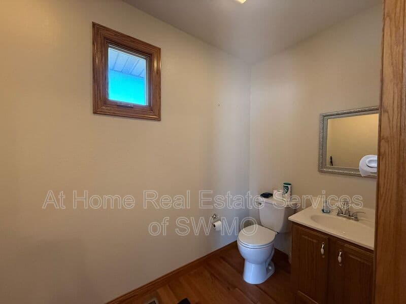 Ozark House: 5575 N 17th