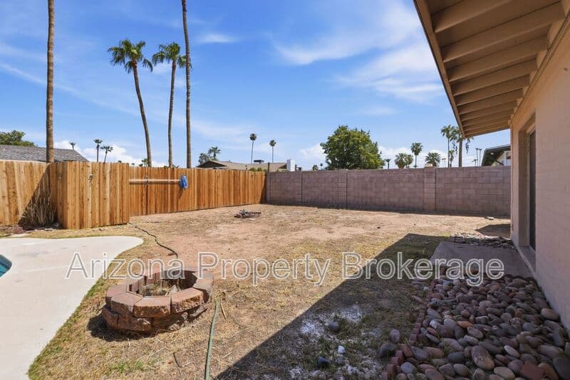 Mesa House: 2106 E Evergreen St