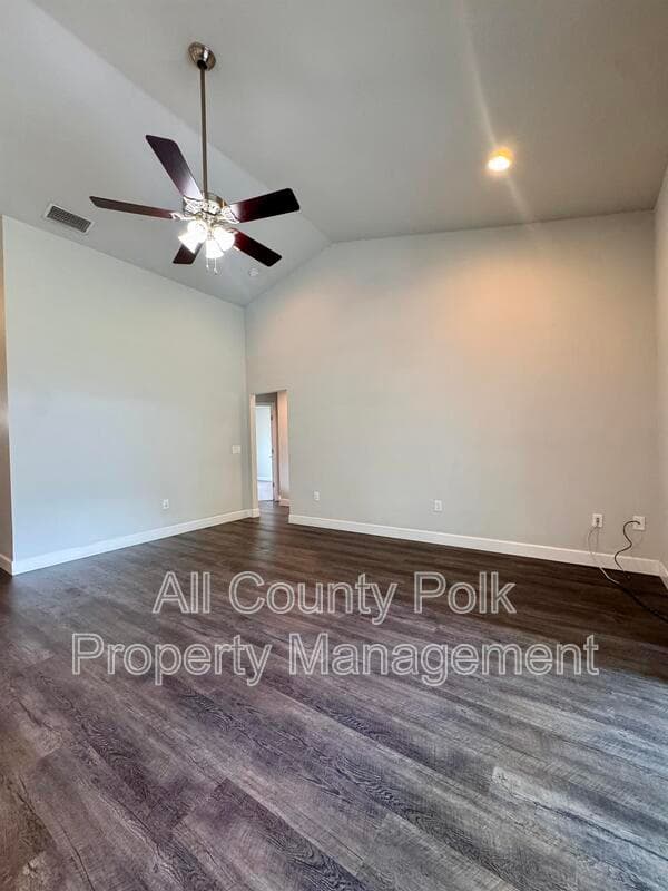 Lakelandm House: 535 Holloway Shores Dr.
