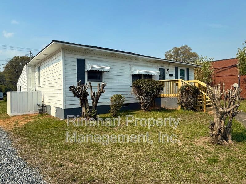 Rock Hill House: 242 South Cherry Road