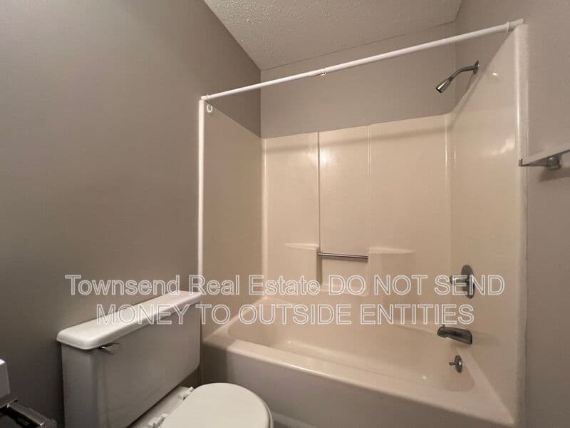 Fayetteville House: 1429B Ireland Dr
