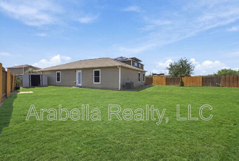 San Antonio House: 11641 Claudette St