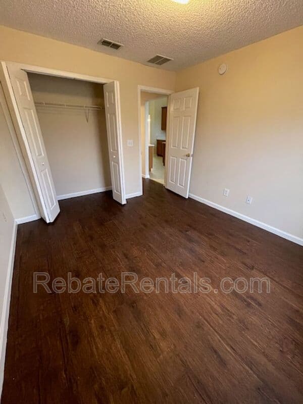 Jacksonville House: 5009 Grand Lakes Drive