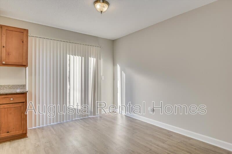 Augusta Townhome: 2905 Arrowhead Drive - E10