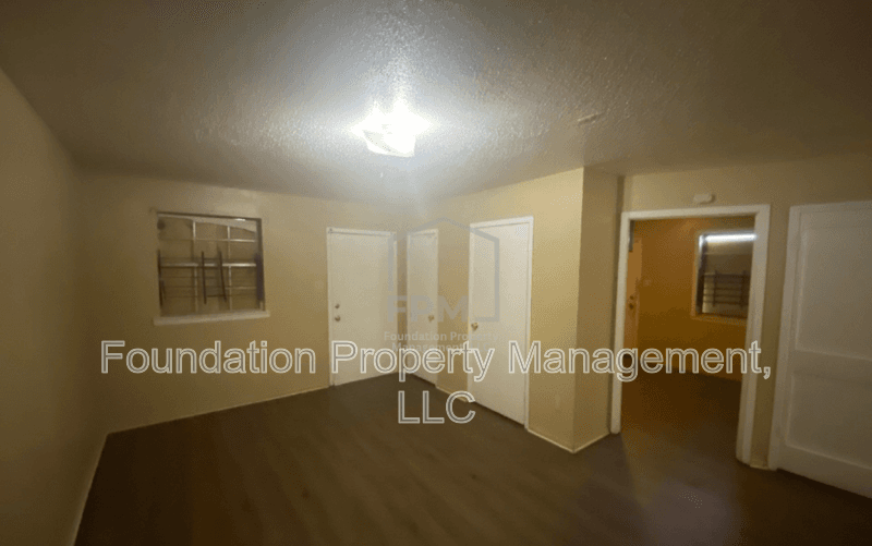 Memphis House: 1137 South Parkway East