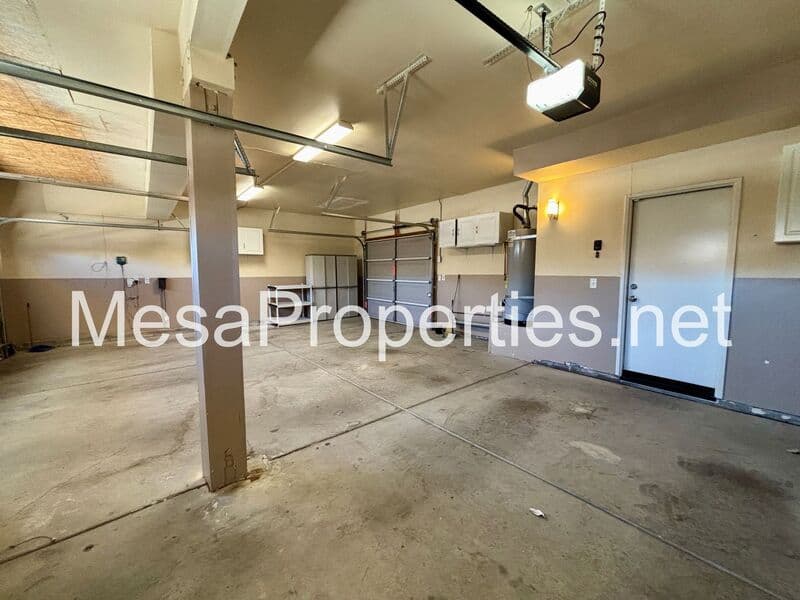 Victorville House: 12604 Sunglow Lane