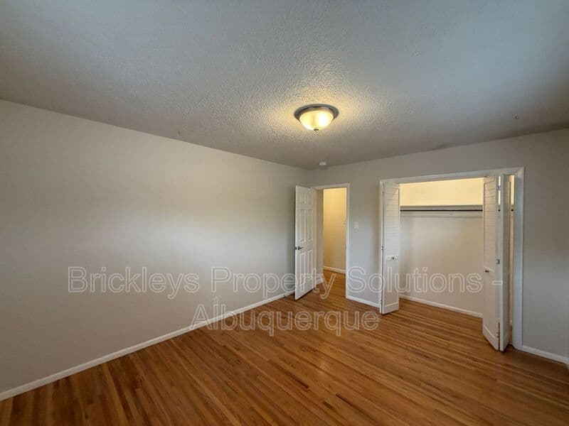 Albuquerque House: 2808 Charleston St NE
