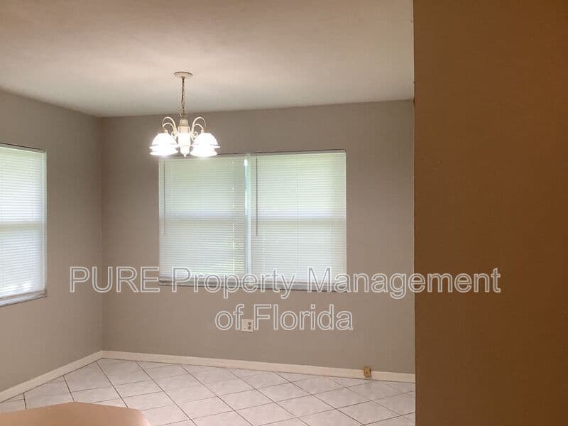 Ocala House: 16 Almond Terrace