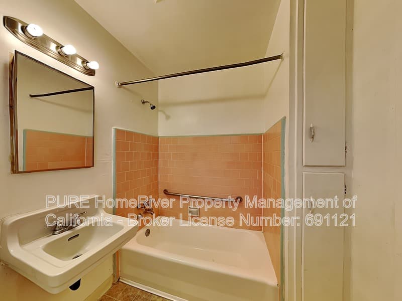 Sacramento Condo: 2957 Howe Ave