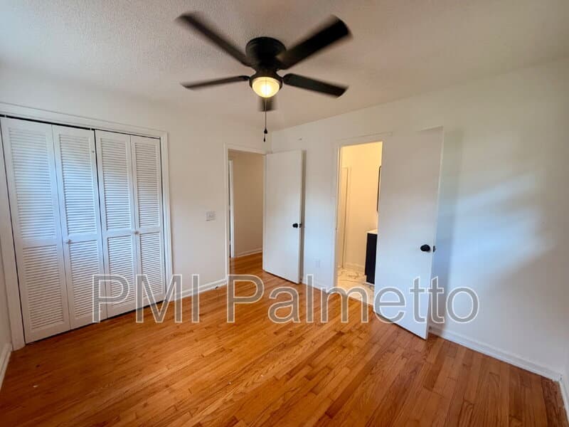 Columbia House: 1805 Carousel Cir