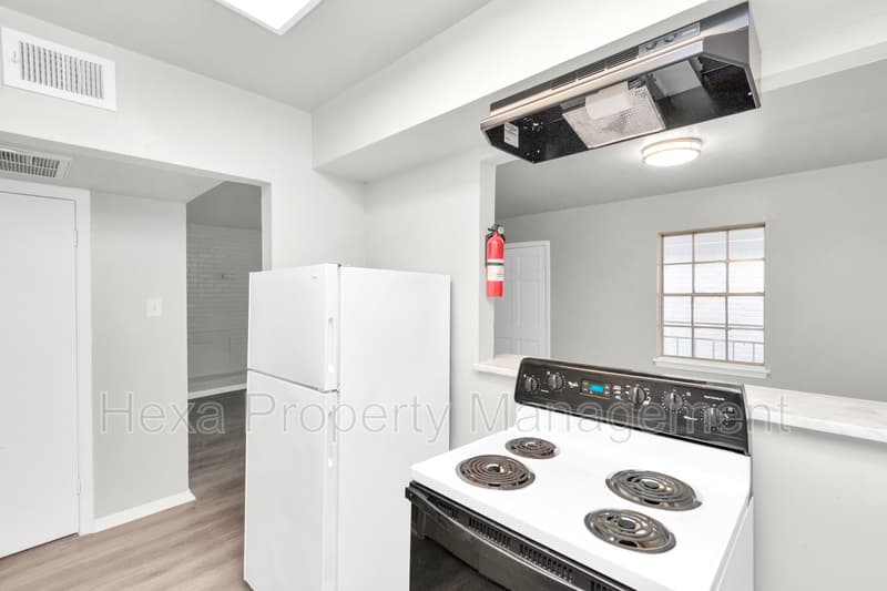 Houston Condo: 11211 S Post Oak Rd