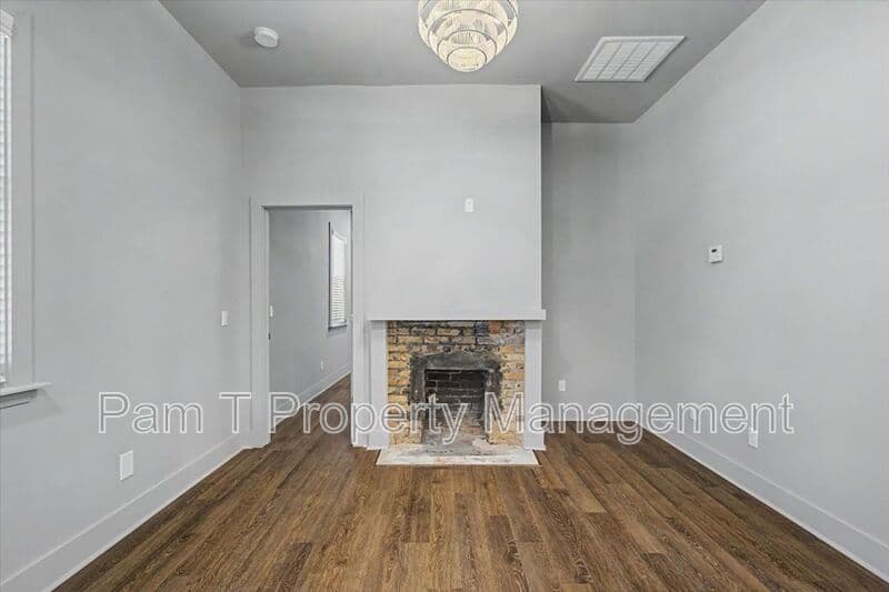 Savannah Condo: 638 E 37th St