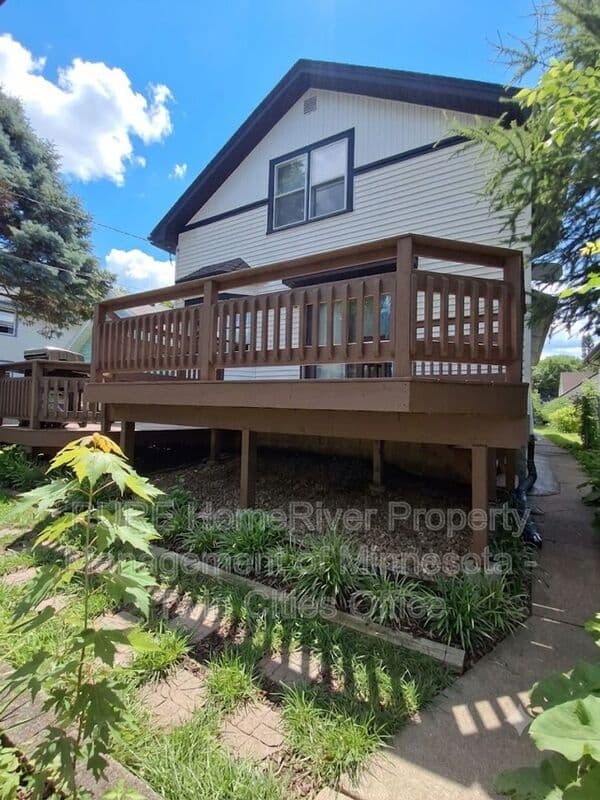 Saint Paul House: 2029 Wellesley Ave