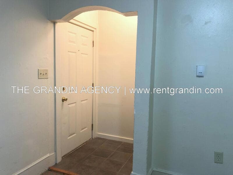 Roanoke House: 922 12th St SE
