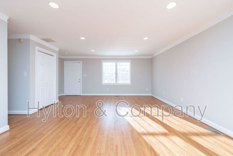 Richmond House: 59 W. 27th St