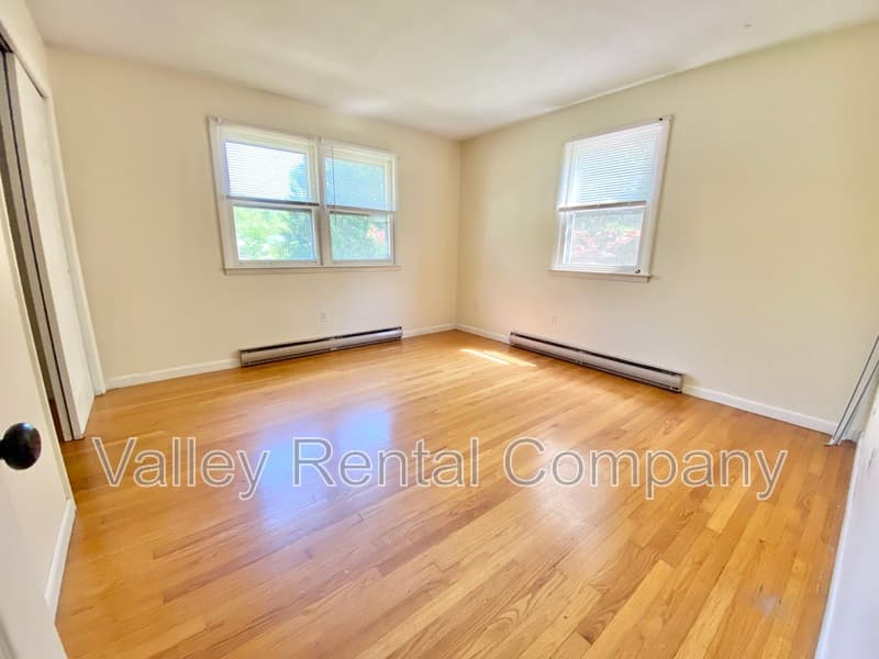 Hadley House: 73 Rocky Hill Rd