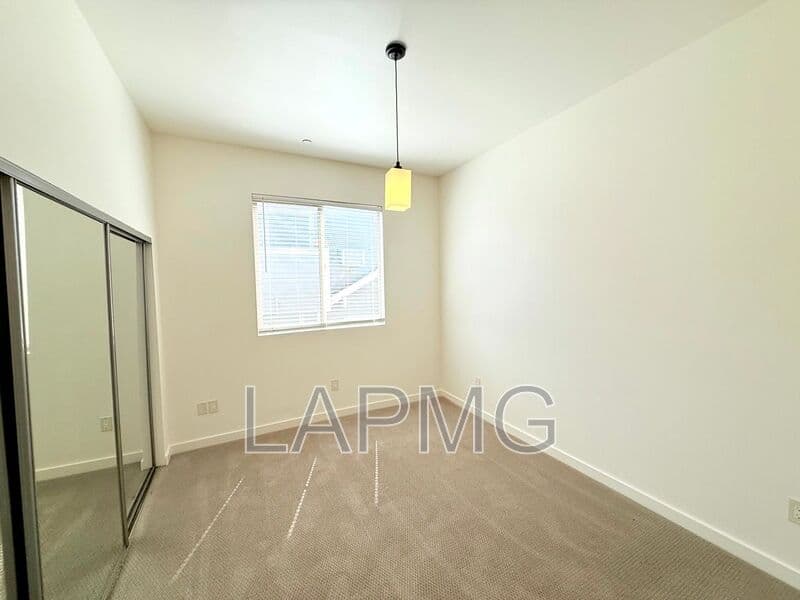 Van Nuys House: 6428 Woodley Avenue