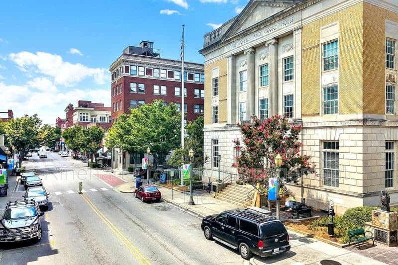 Rock Hill House: 210 East Main Street