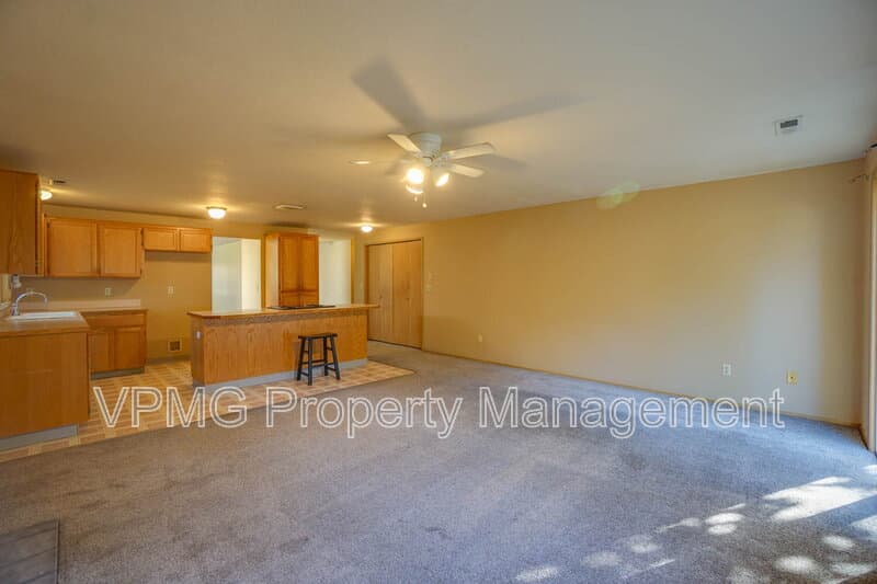 Vancouver House: 15807 NE 40th St
