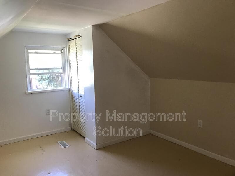 Saint Louis House: 4737 Plover