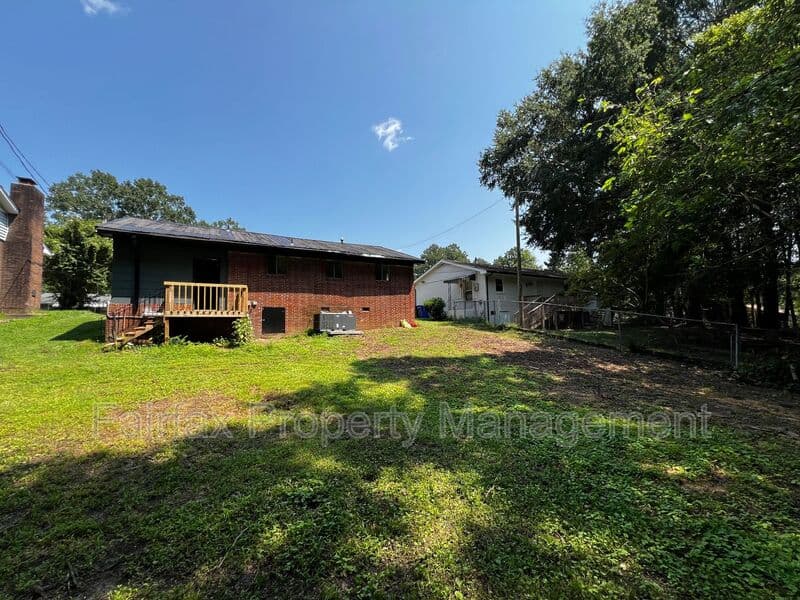 Durham House: 2308 Nebo St