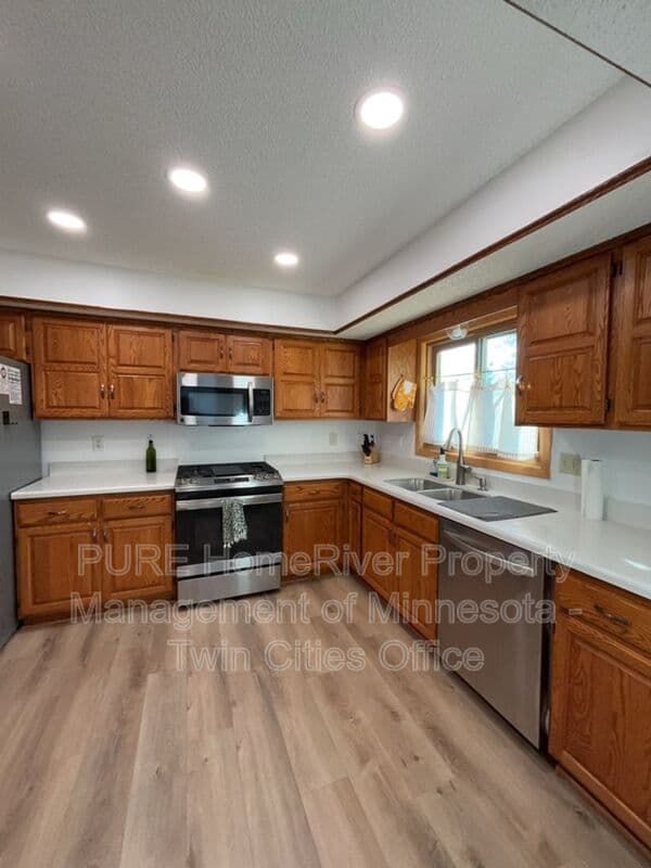 Coon Rapids House: 12394 Magnolia Cir Nw