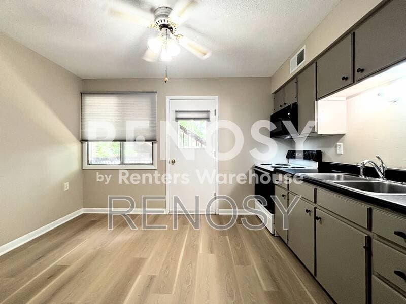 Urbandale Condo: 4211 65th St