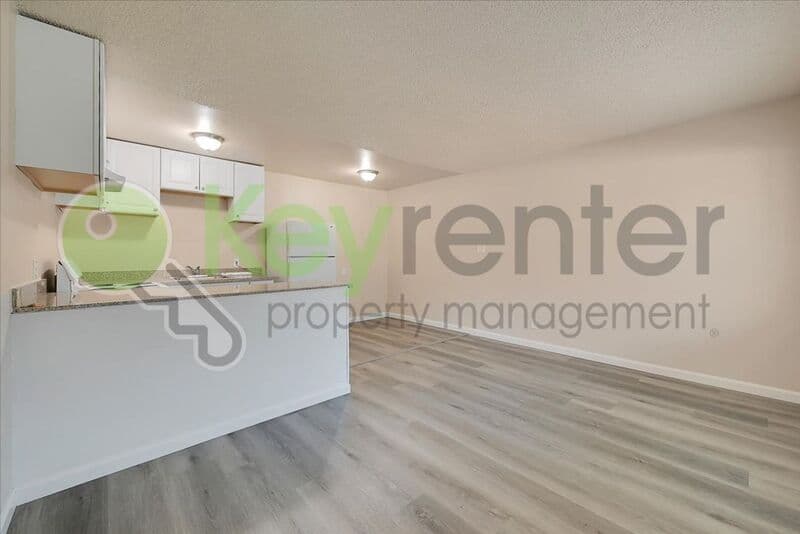 Sacramento House: 1071 Santiago Ave