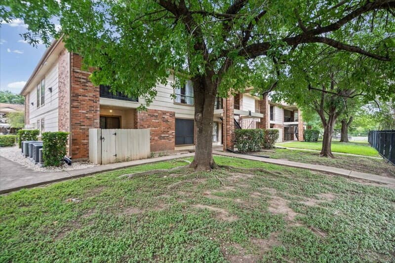 Austin Condo: 1705 Crossing Place