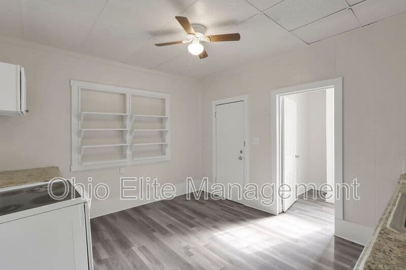 Columbus House: 2709 Sullivant Ave