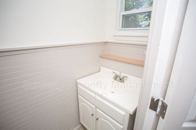 Cherry Hill House: 455 Chapel Ave E