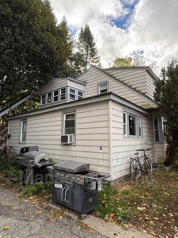 Burlington Condo: 14 1/2 Dans Court