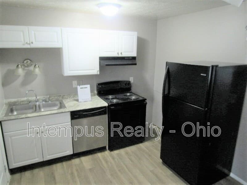 Cincinnati House: 6941 Gracely Dr