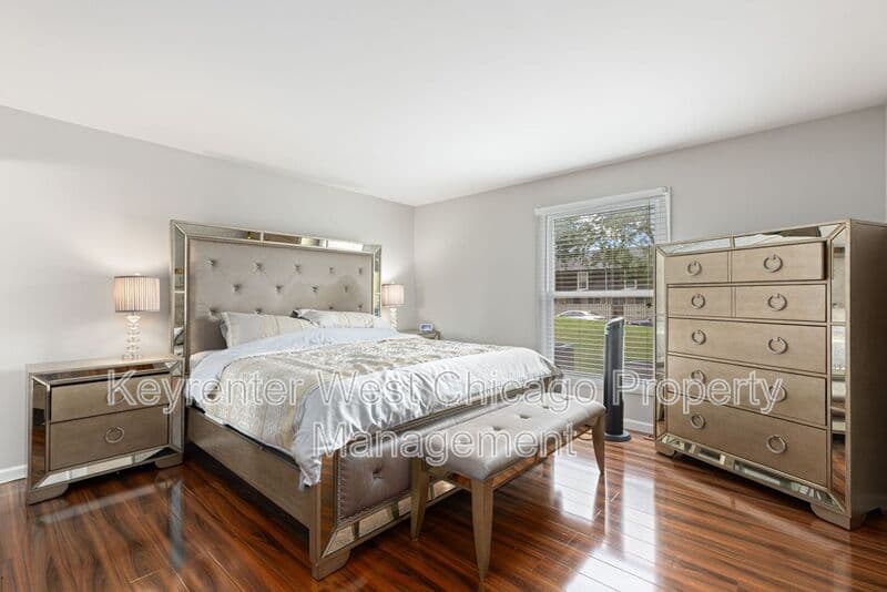 Rolling Meadows House: 2930 Northampton Dr