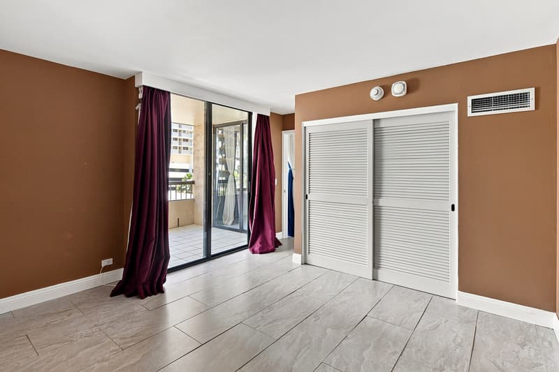Honolulu Condo: 2215 Aloha Drive #4J