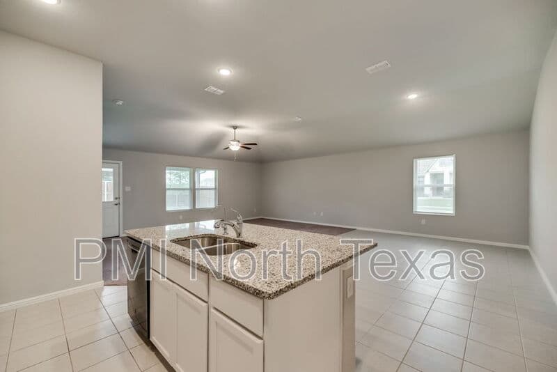 Celina House: 4544 Hemingway Ave