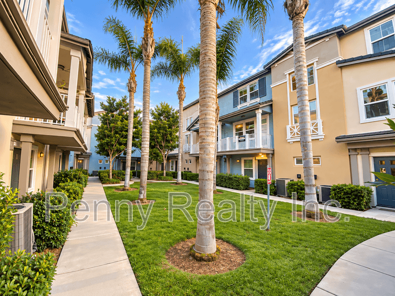 San Diego Townhome: 3011 Pacific Palm Way