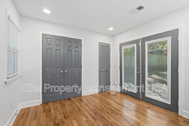 Decatur House: 1395 Dennis Drive