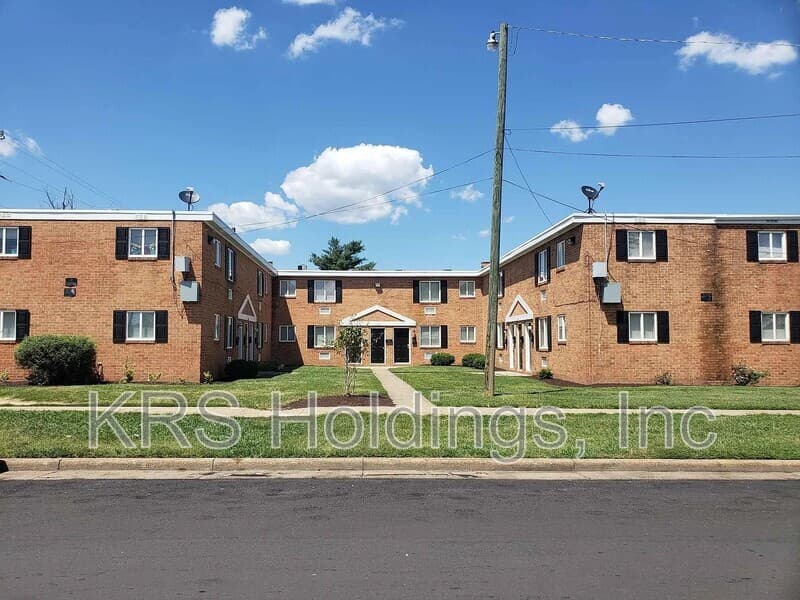 Richmond Condo: 2104 Phaup st