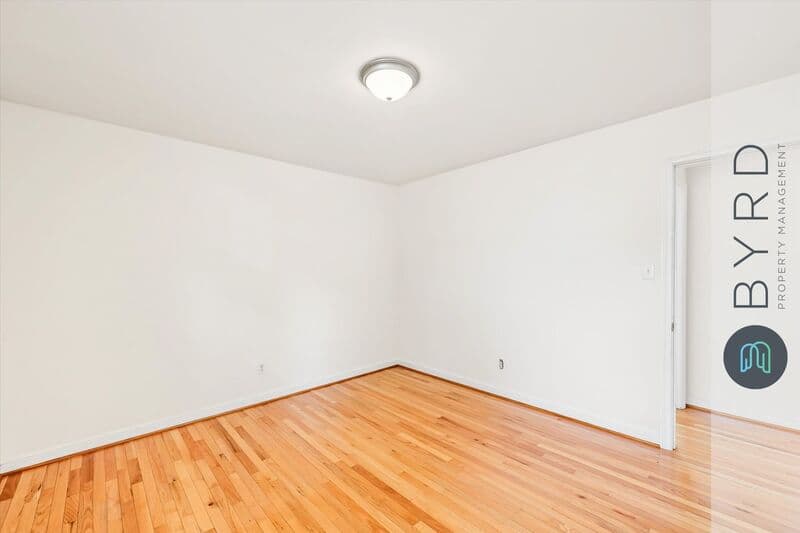 Richmond House: 4804 Augusta Ave